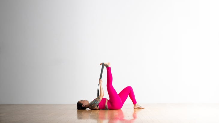 7 poses de yoga simples pour les douleurs lombaires