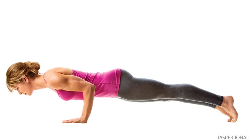 Chaturanga Dandasana – apoio sobre as mãos.