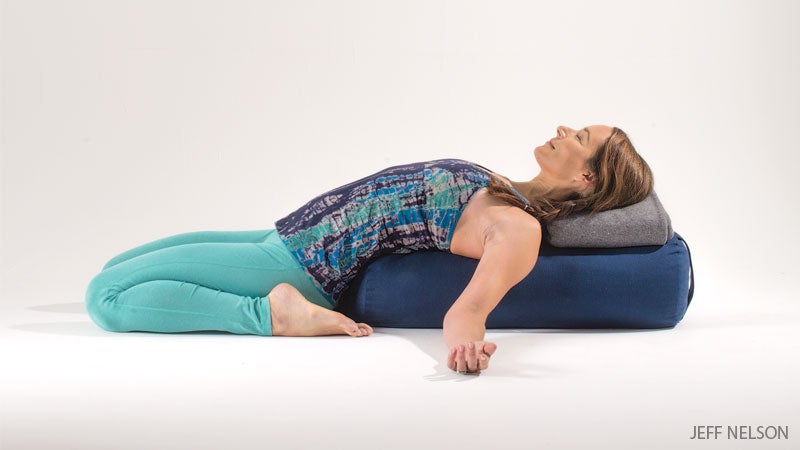 Yoga for thyroid problems: 8 poses