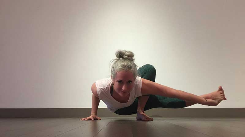 COMP] Baby grasshopper'd into the new year : r/yoga