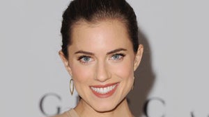 Allison Williams' 3 Favorite Yoga Poses