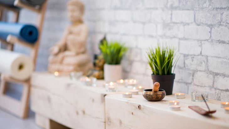 4 Steps To Create A Perfect Home Yoga Room + Guide To Plants