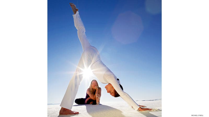 191A_ONEILL_YOGA_FO_05301TASCHEN Erich Schiffman and Ali MacGraw from On Yoga by Michael O'Neill