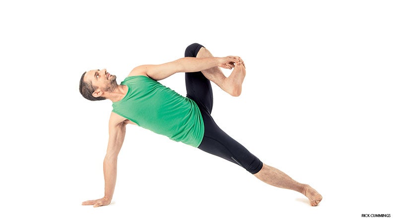 हाथ, कलाई और पेट की मांसपेशियों को मजबूत बनाता है वशिष्ठासन, जानिए इस  योगासन को करने का तरीका और 5 फायदे | benefits of vasisthasana yoga asana or side  plank pose in