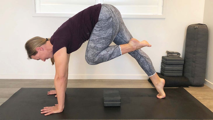 5 Ways to Use Yoga Blocks to Improve Your Practice – Chopra