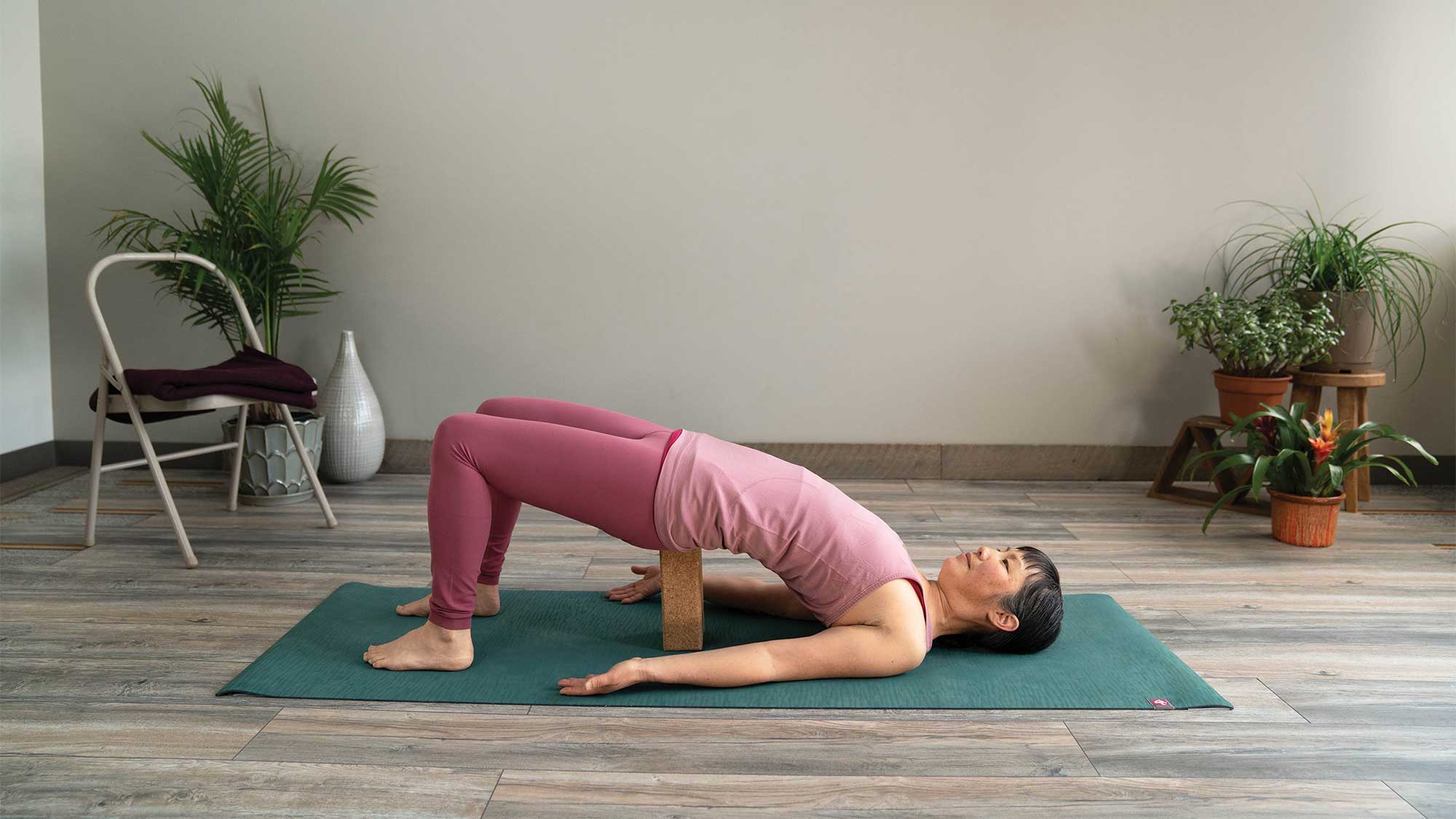 13 Lower Back Stretches Inspired by Yoga That Will Help Relieve Your Lower  Back Pain | SELF