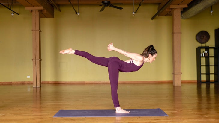 Here is our top 5 yoga poses to beat the winter chill and keep