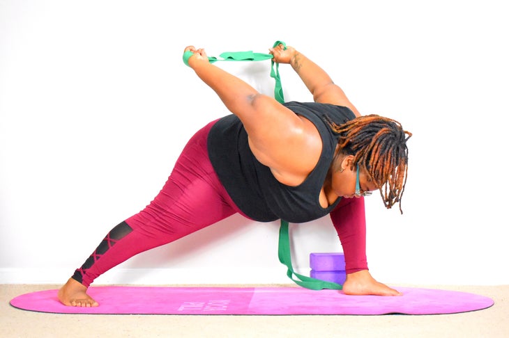 The Lowdown on Yoga Props and how to Incorporate Them - Momoyoga