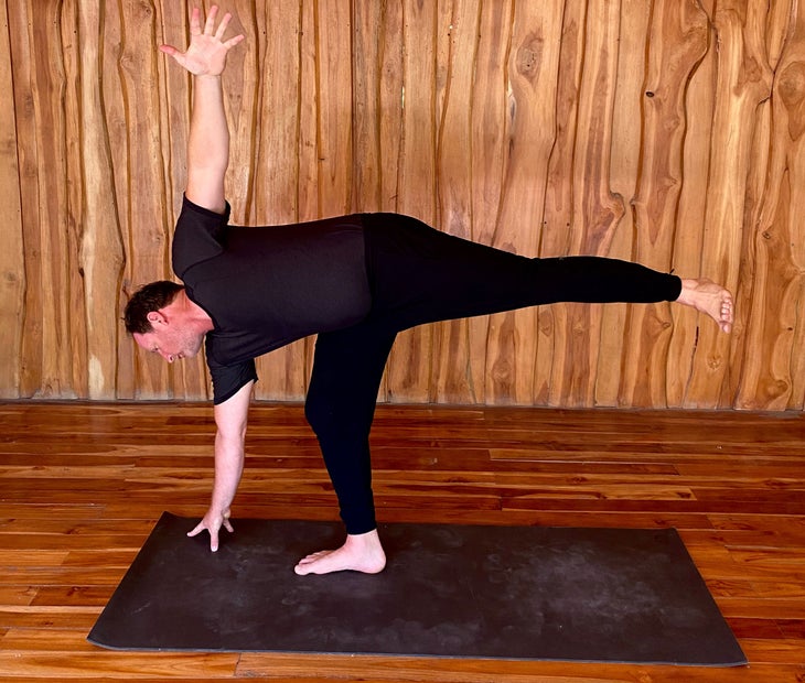 falling into yoga, one pose at a time 🍁 🧘‍♀️ #cityfitness