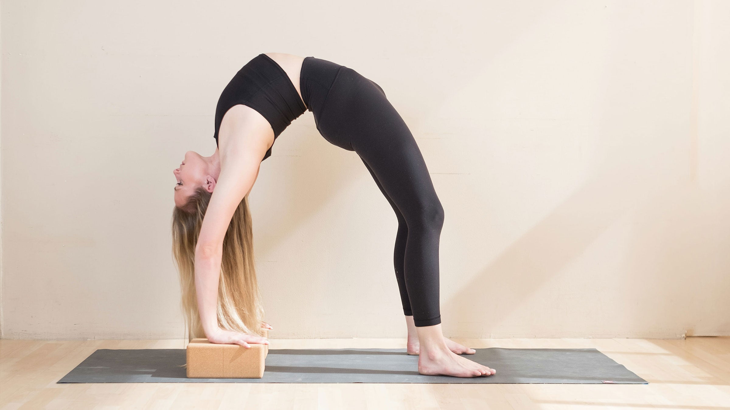 A Complete Yoga Practice Guide to the Full Wheel Pose (Urdhva Dhanurasana)