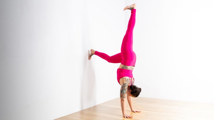 Pose of the Week Guide: Standing Splits/Urdhva Prasarita Eka Padasana -  Oxygen Yoga Fitness