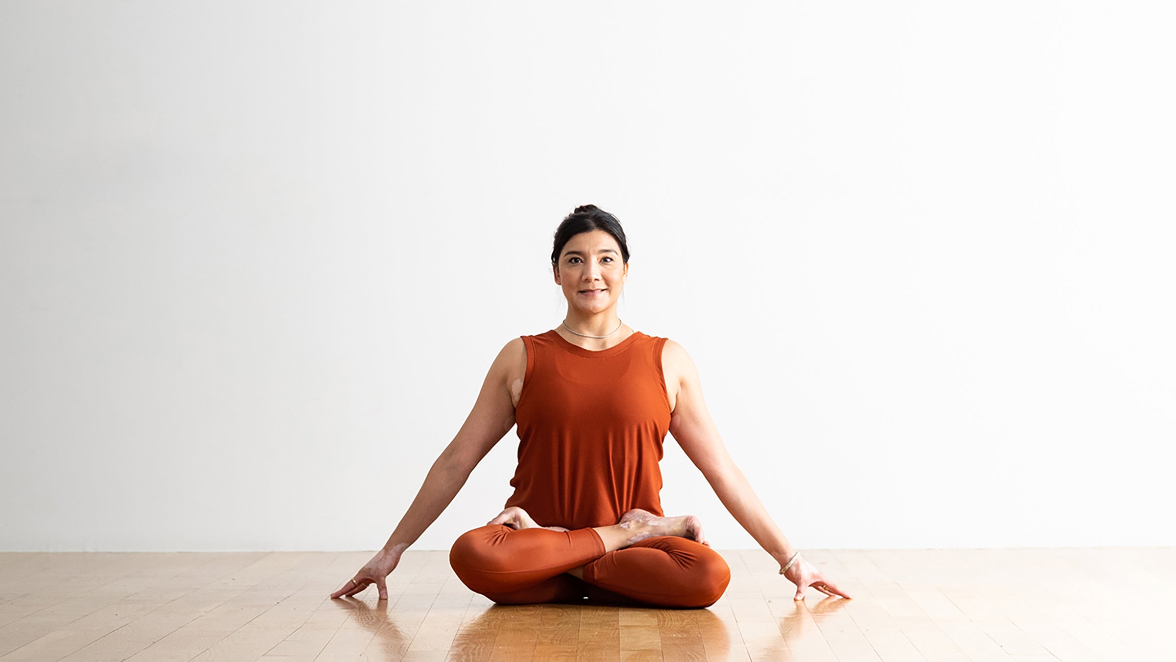Top 5 Yoga Poses to Ease Jet Lag – Chopra