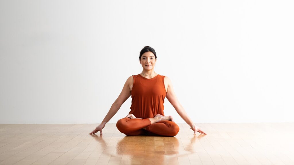 Sporty fit yogini woman practices inverted yoga asana Urdhva padmasana -  lifted lotus pose isolated on white Stock Photo - Alamy