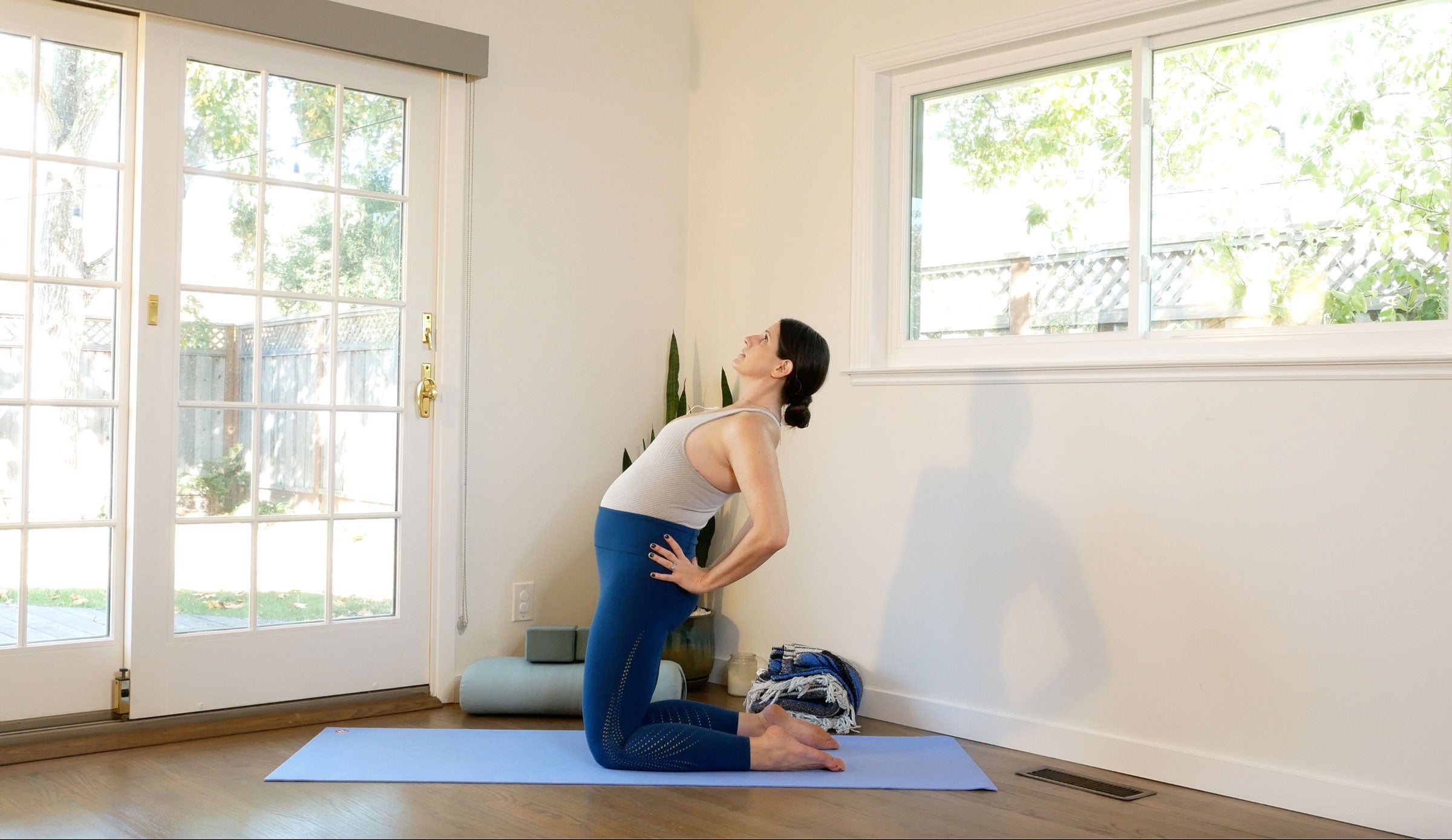 5 Simple Prenatal and Postnatal Yoga Moves