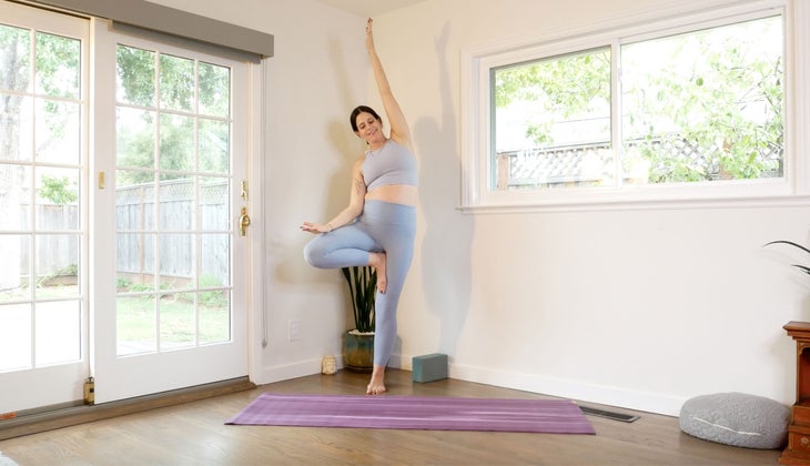 A Side Plank Sequence That Encourages You to Bend the Rules