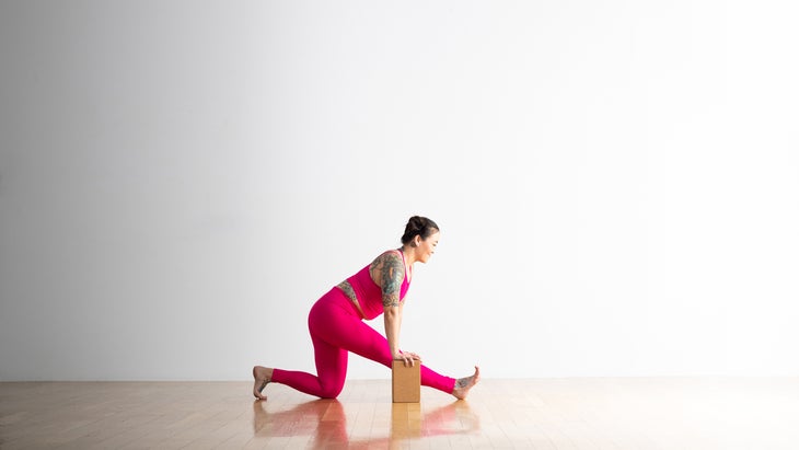 Splits In Yoga: Variations & 6 Preparation Poses - Welltech