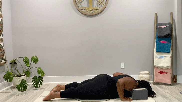 15 minute restorative yoga flow for crazy times (video) - The Fitnessista