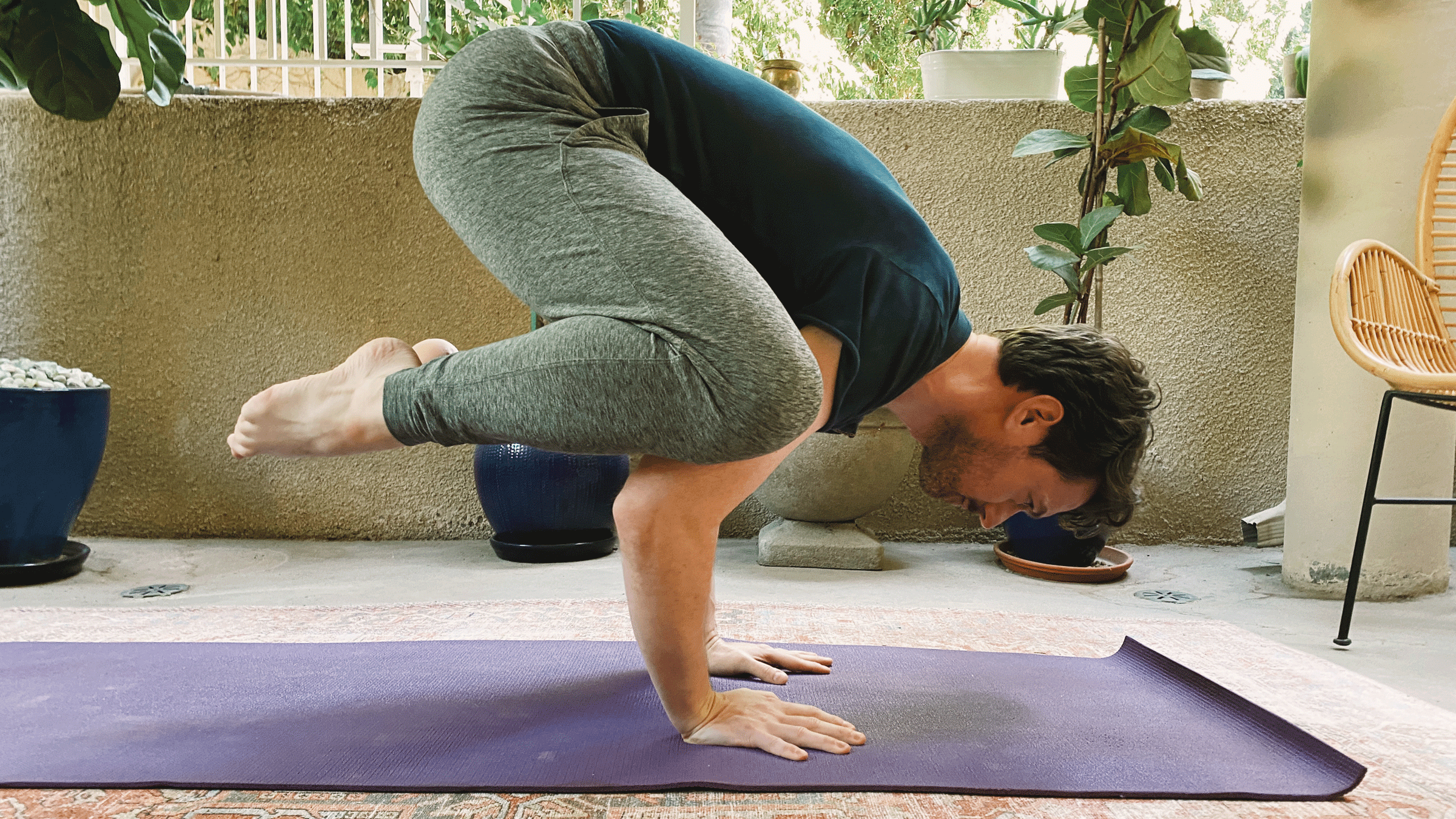 How to Do Crow Pose (Kakasana) in Yoga - YOGA PRACTICE