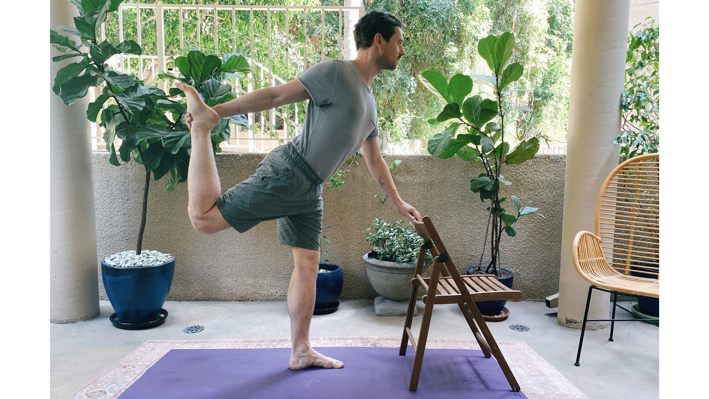 How to do Utkatasana (Chair Pose) – OmStars