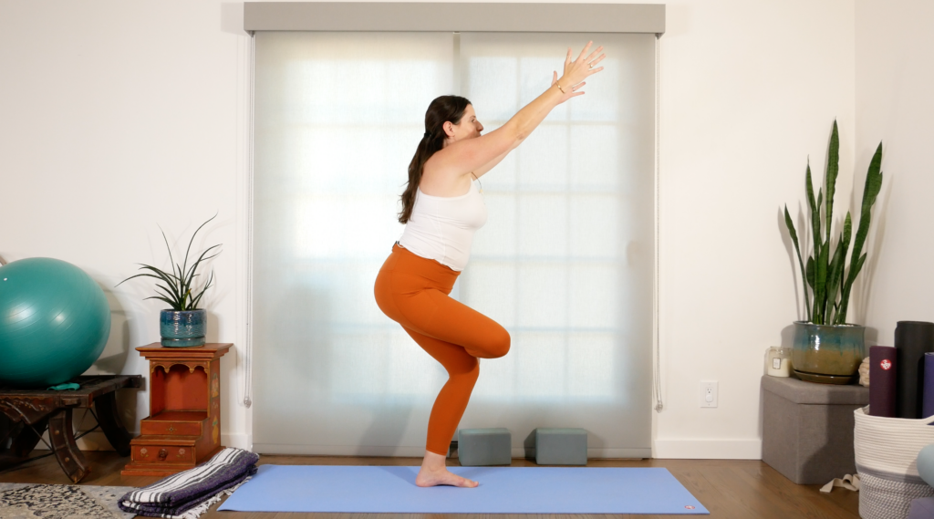 Woman practicing Figure-4 Chair in yoga in preparation for the external hip rotation of Pigeon Pose