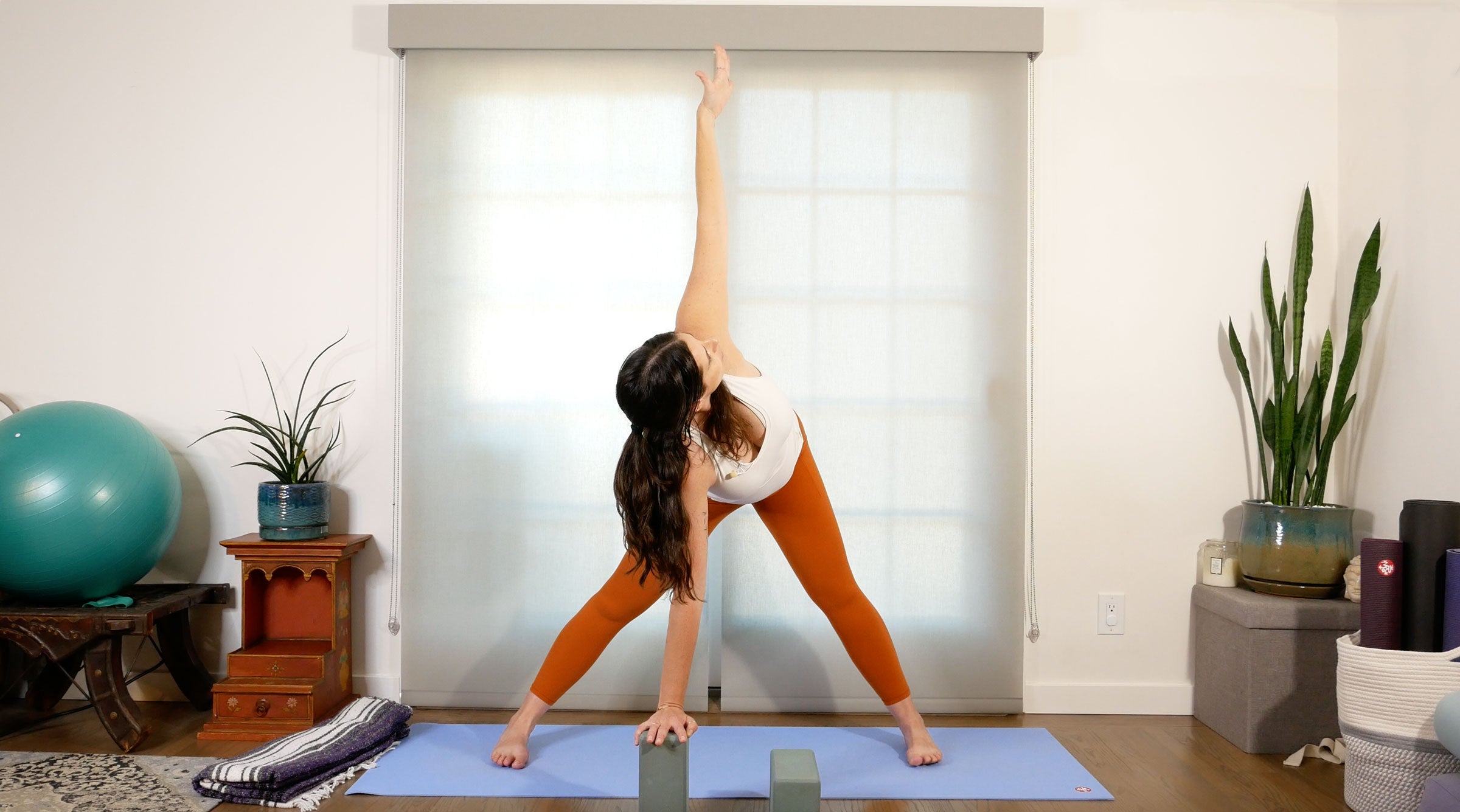 Parivrtta Sukhasana - The Easy Seated Twist Pose | Twist yoga, Power yoga  poses, Yoga poses