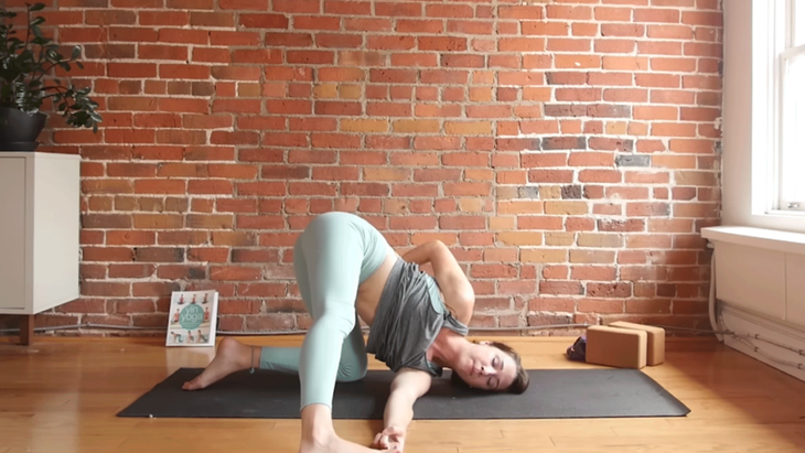 Kassandra Reinhardt teaching Thread the Needle With a Gate Pose variation