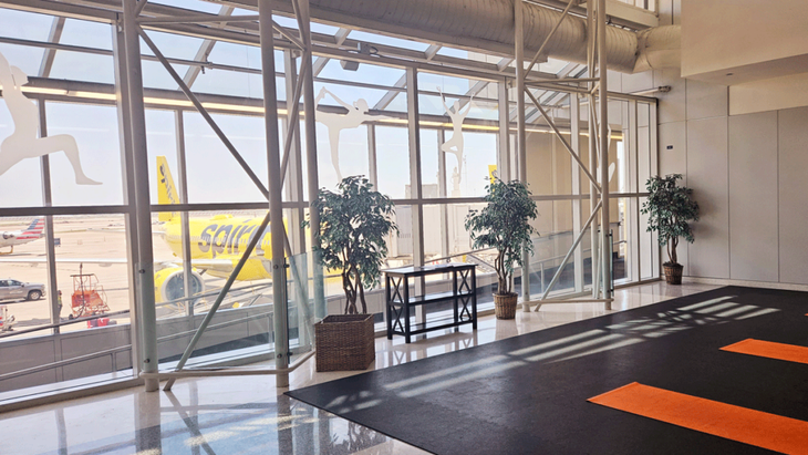 Airport yoga room at Dallas-Fort Worth airporta