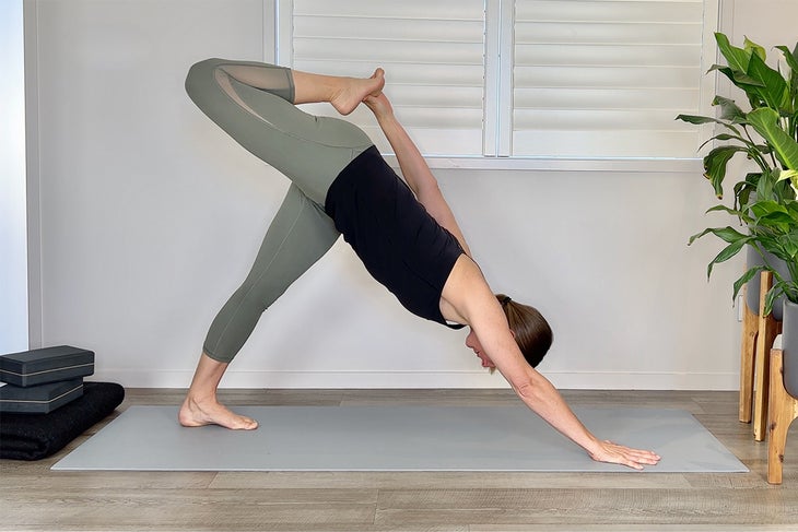 https://cdn.yogajournal.com/wp-content/uploads/2023/07/downward-facing-dog-variations-20_rachel-land.jpg?width=730