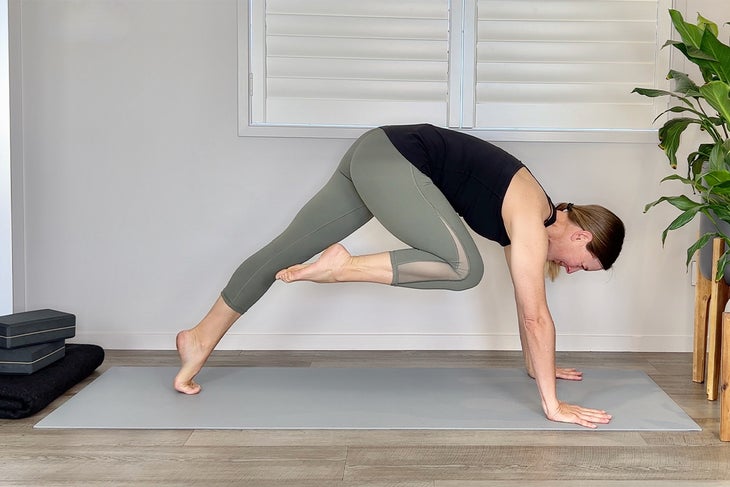 https://cdn.yogajournal.com/wp-content/uploads/2023/07/downward-facing-dog-variations-24_rachel-land.jpg?width=730