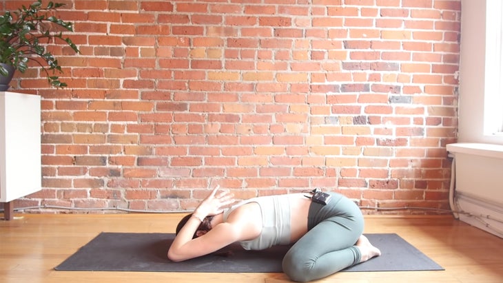 10-Minute Evening Yoga Practice for a Full Body Stretch