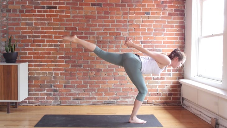 30 Minute Yoga 18 yoga with kassandra warrior3variation