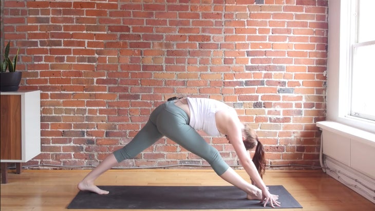 30 Minute Yoga 7 yoga with kassandra pyramidpose