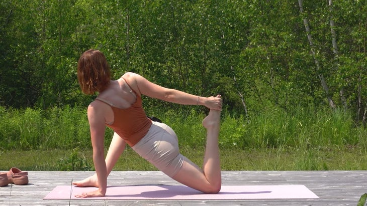 Yoga pour vous aider à ressentir la valeur de Lion