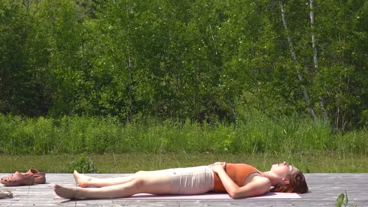 Yoga pour vous aider à ressentir la valeur de Lion