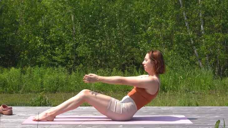 Yoga pour vous aider à ressentir la valeur de Lion