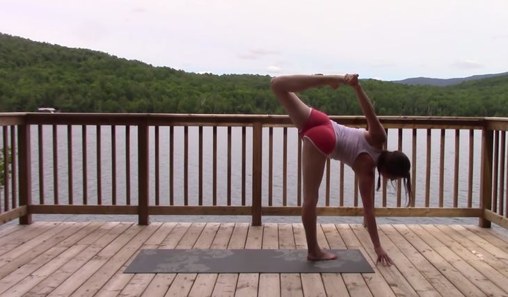 A 20-Minute Yoga Practice for Side Stretching