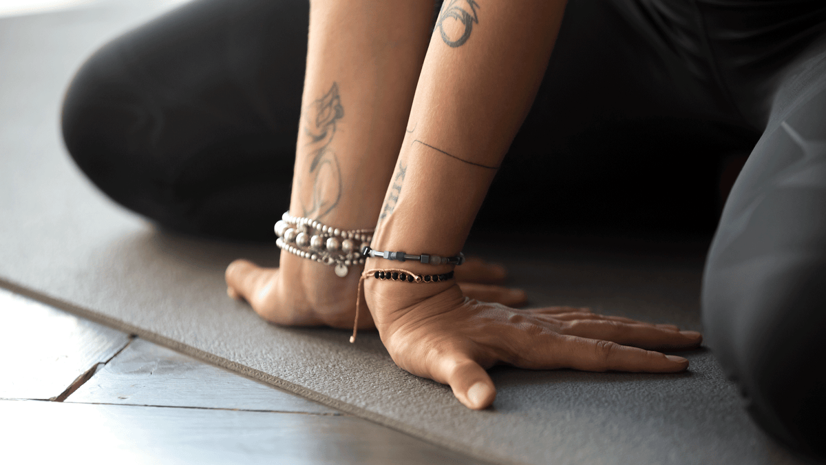 10 Easy Ways to Stretch and Strengthen Your Wrists