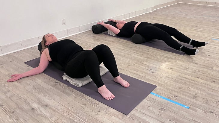 5 Fixes for Yoga Poses That Are Uncomfortable With Large Breasts