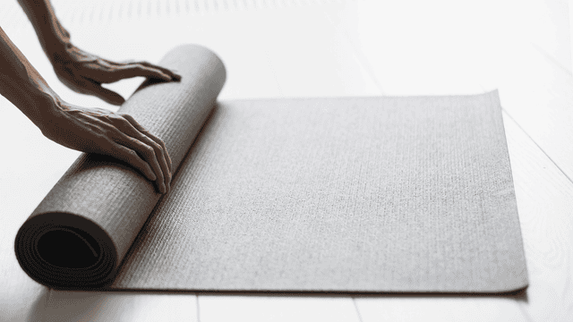 10-Minute Morning Yoga for Beginners (That You Can Practice Anywhere)