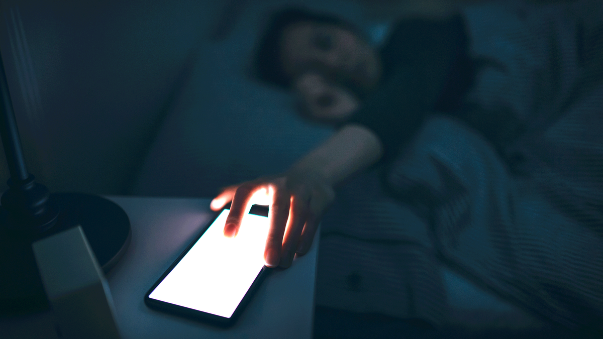 This One Trick Will Prevent Daylight Saving From Messing With Your Sleep