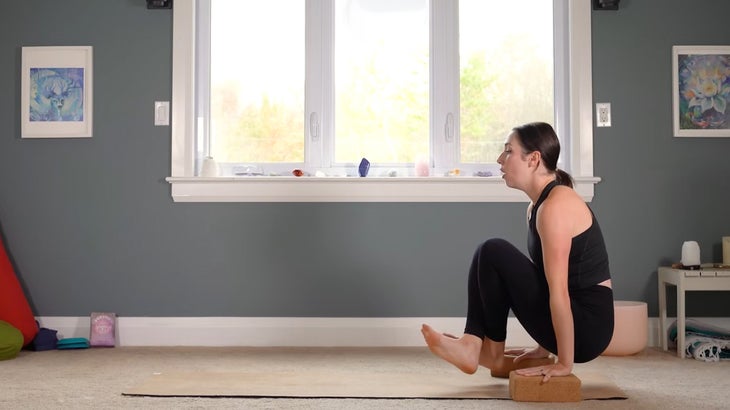 woman does yoga for core strength on a mat