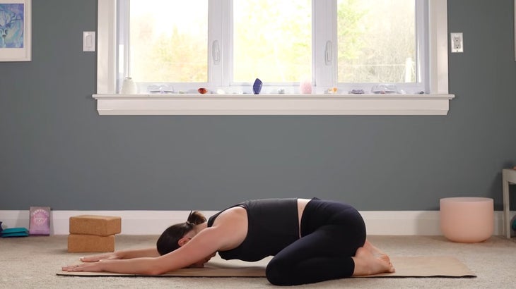 woman does yoga for core strength on a mat