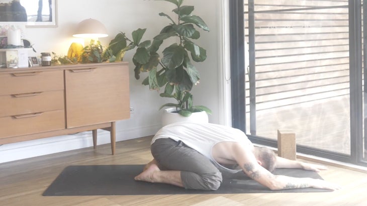 lower back strengthening yoga poses from a man on a mat