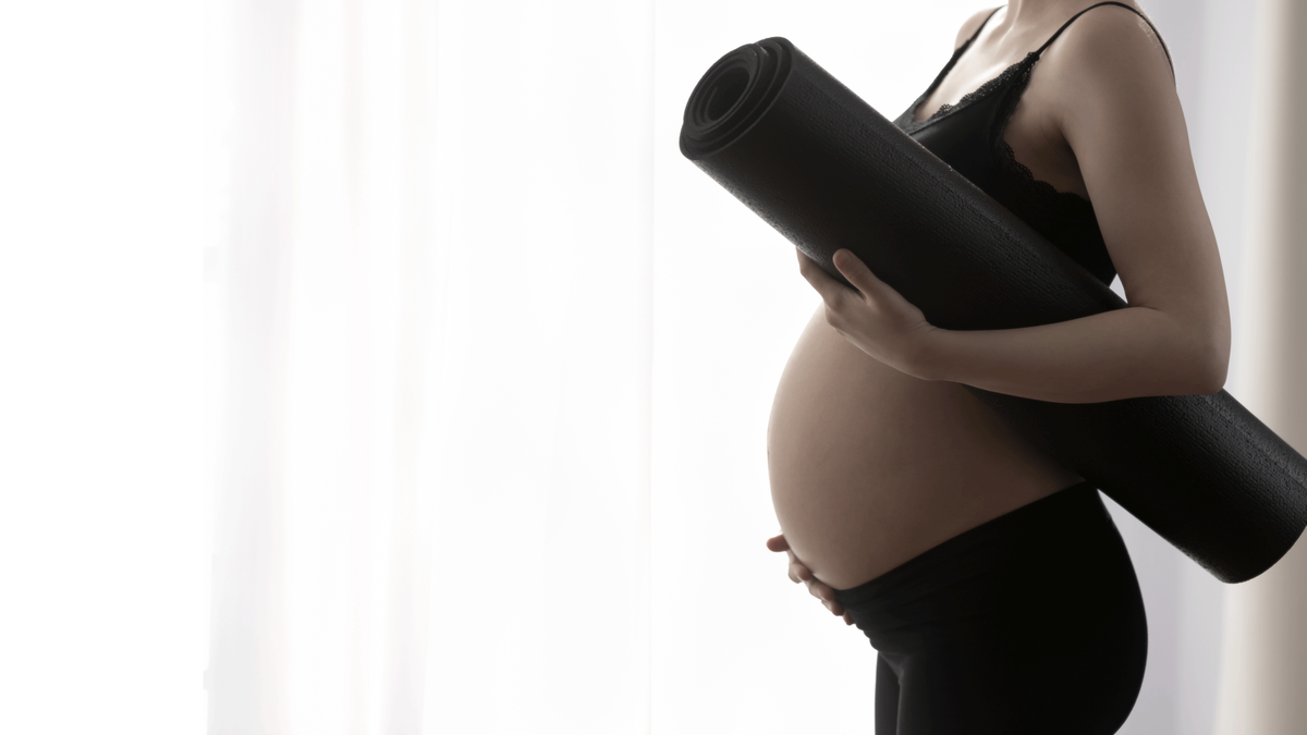 6 Very Best Maternity Yoga Pants (Recommended by—Who Else?—Moms)