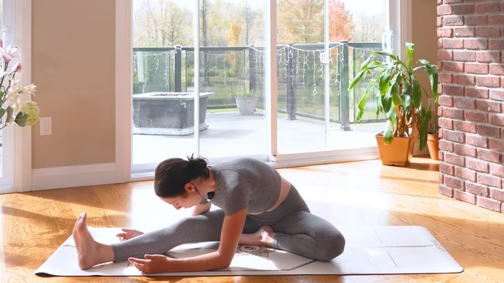 woman practicing a power yoga flow on a mat