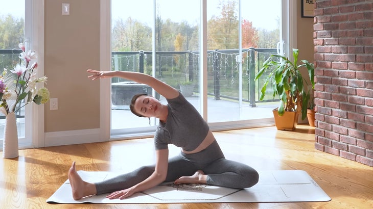 woman practicing a power yoga flow on a mat