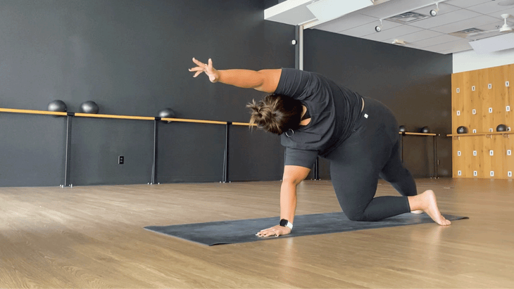 Anaiz Ochoa, yoga teacher, leading a warm-up for Side Plank Pose