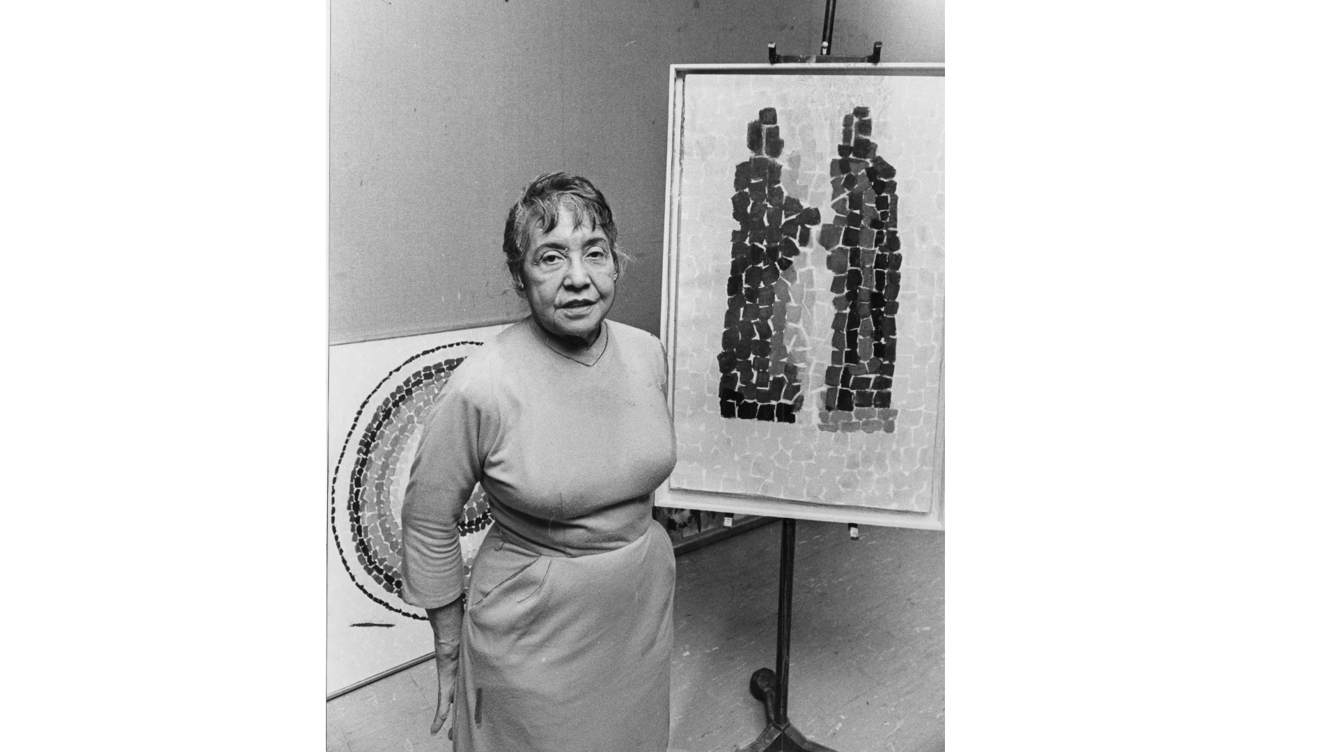 Painter Alma Thomas in front of her artwork