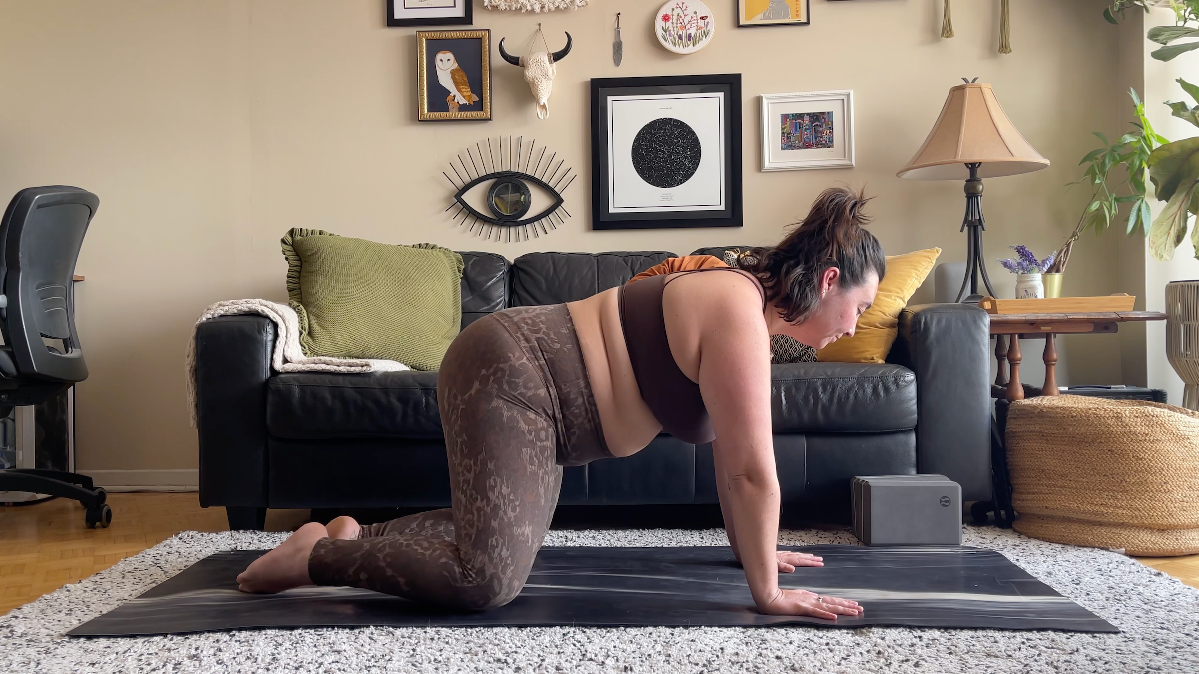 yoga teacher taylor lorenz in tabletop
