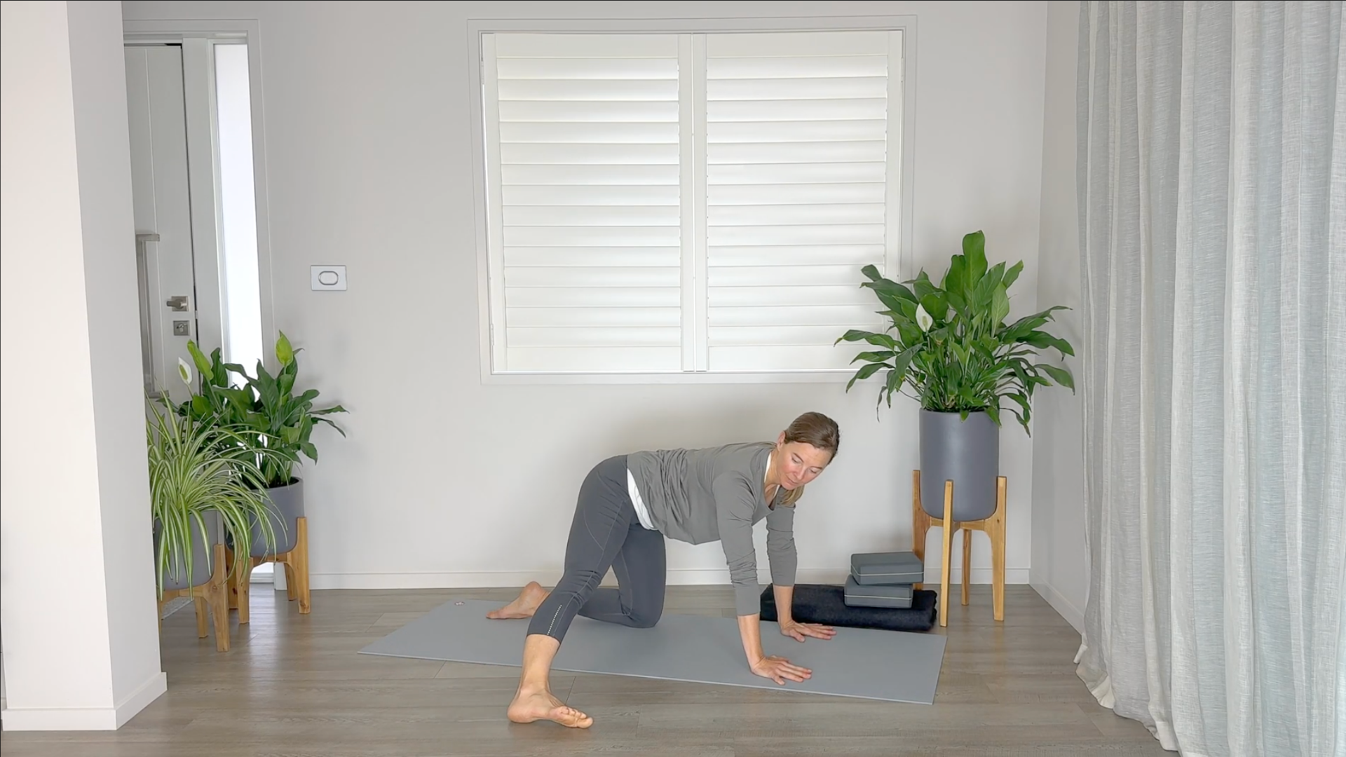 Yoga teacher Rachel Land on hands and knees during a quick yoga flow